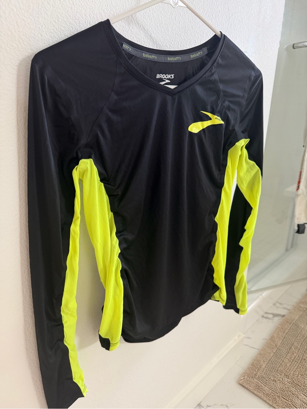 Brooks Running Womens Long Sleeve - size S